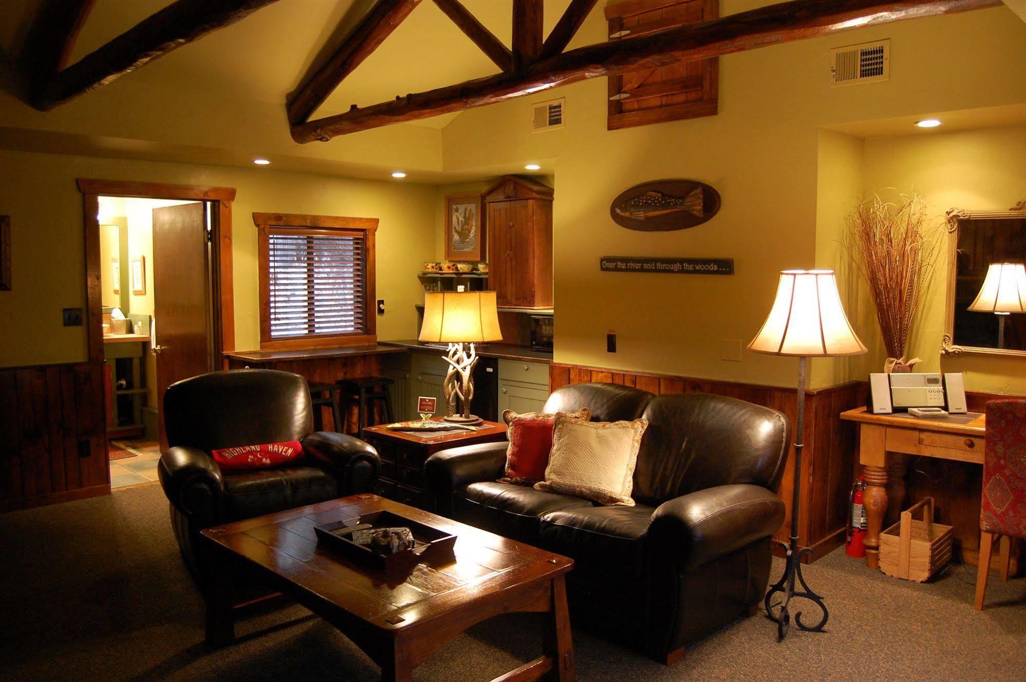 Highland Haven Creekside Inn Evergreen Exterior foto