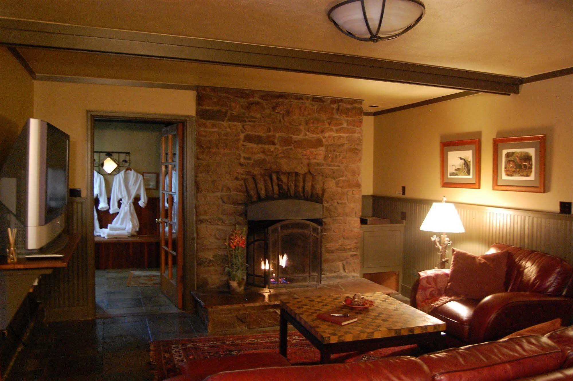 Highland Haven Creekside Inn Evergreen Exterior foto