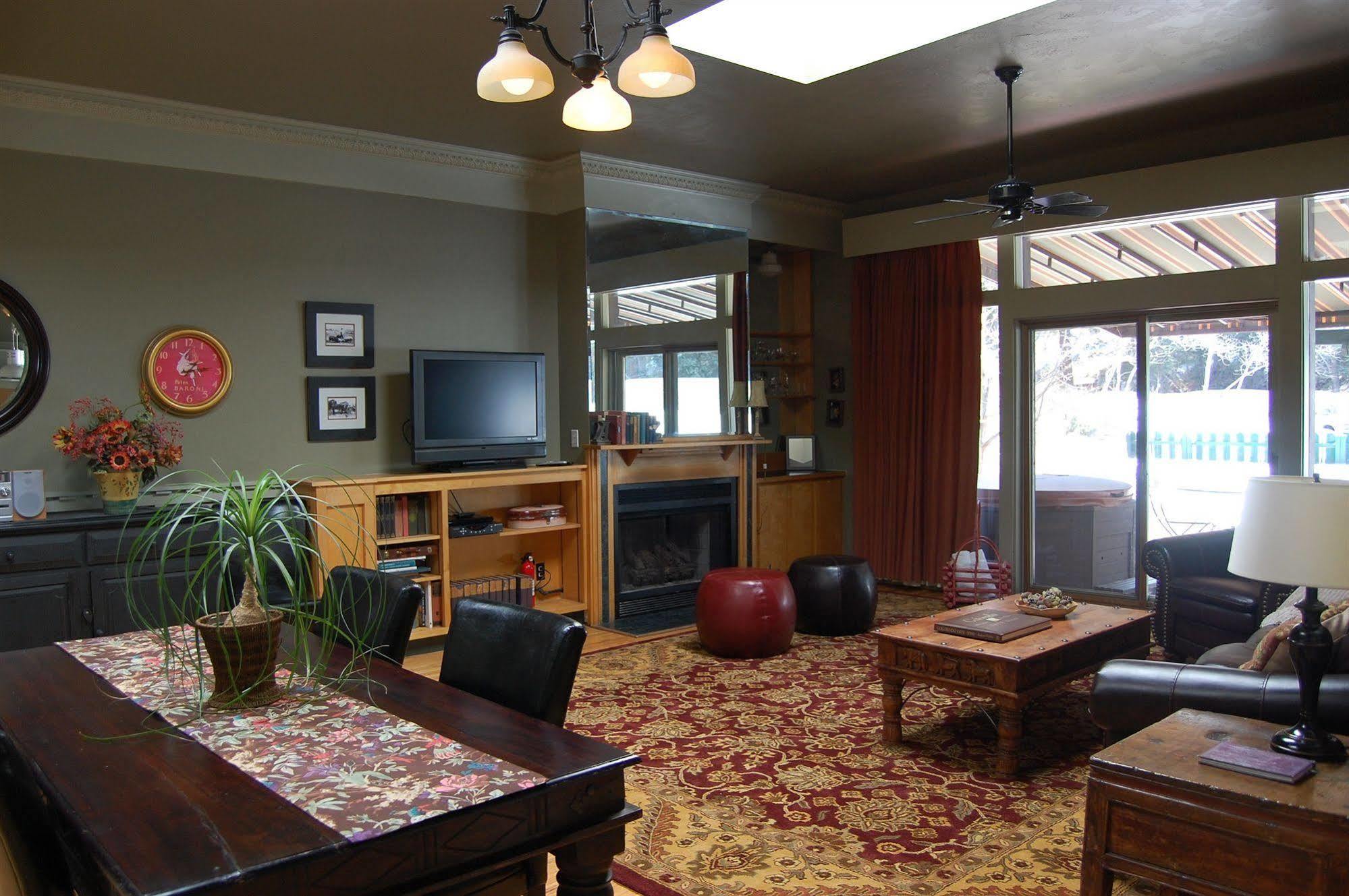 Highland Haven Creekside Inn Evergreen Exterior foto